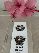 Load image into Gallery viewer, Chocolate Tahitian Pearl Stud Earrings