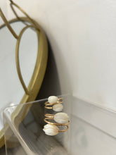 Load image into Gallery viewer, Mother of Pearl Pikake Twist Ring