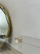 Load image into Gallery viewer, Mother of Pearl Pikake Twist Ring