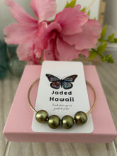Load image into Gallery viewer, Pistachio Tahitian Pearl Bangle