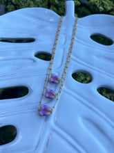 Load image into Gallery viewer, Single Crown Flower Necklace