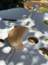 Load image into Gallery viewer, Crown Flower Necklace