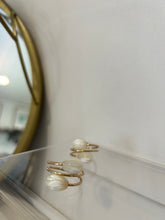 Load image into Gallery viewer, Mother of Pearl Pikake Twist Ring