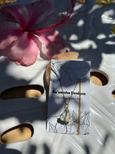Load image into Gallery viewer, Crown Flower Necklace