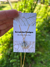 Load image into Gallery viewer, Crown Flower Necklace