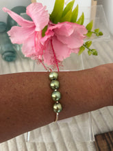 Load image into Gallery viewer, Pistachio Tahitian Pearl Bangle