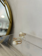 Load image into Gallery viewer, Mother of Pearl Pikake Twist Ring