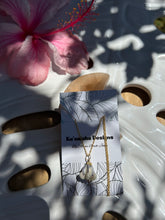 Load image into Gallery viewer, Crown Flower Necklace