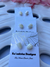 Load image into Gallery viewer, Mother of Pearl Pikake Stud Earrings