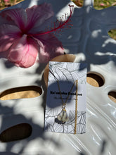 Load image into Gallery viewer, Crown Flower Necklace