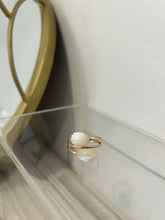 Load image into Gallery viewer, Mother of Pearl Pikake Twist Ring
