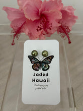 Load image into Gallery viewer, Pistachio Tahitian Pearl Stud Earrings