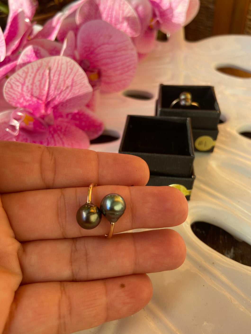 Tahitian pearl bypass rings