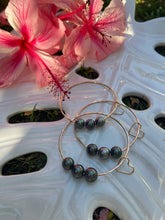 Load image into Gallery viewer, Three Tahitian Pearl Bangle 12g