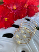 Load image into Gallery viewer, Single Pikake bangle