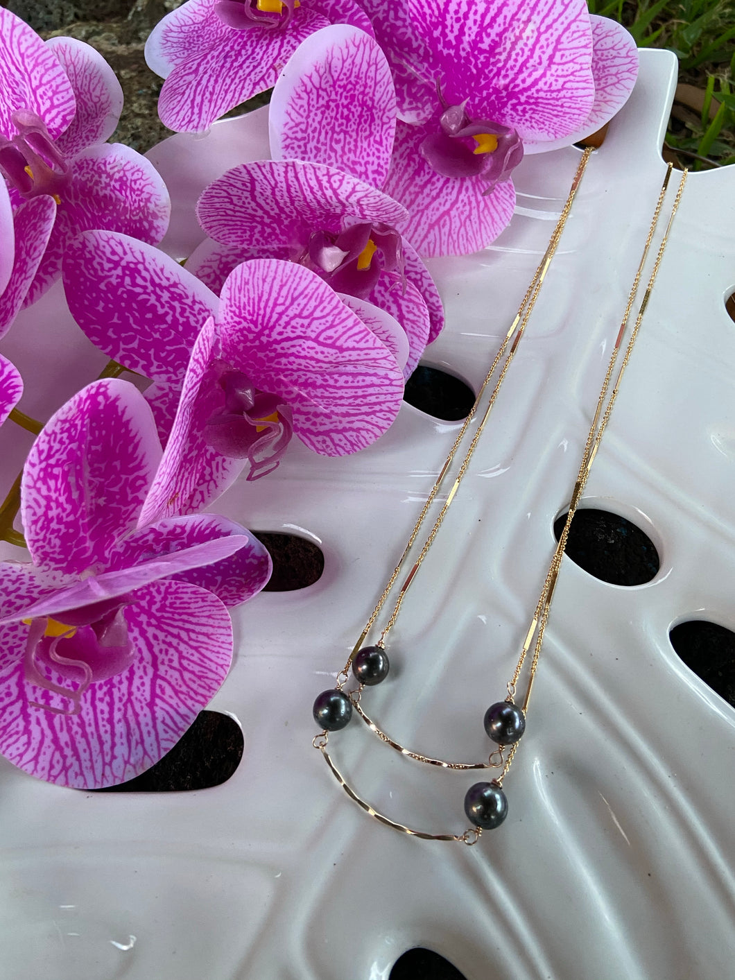 Mahie necklace scalloped bar