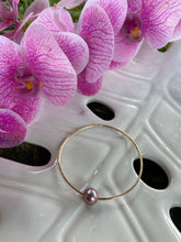 Load image into Gallery viewer, Lush Edison Pearl Bangle 14g