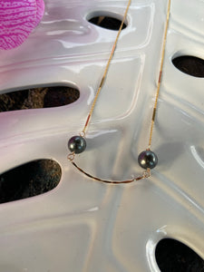 Mahie necklace scalloped bar