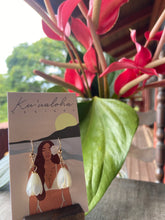 Load image into Gallery viewer, MOP Pikake Earrings