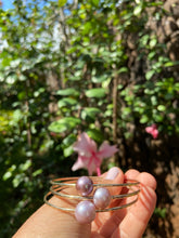 Load image into Gallery viewer, Lush Edison Pearl Bangle
