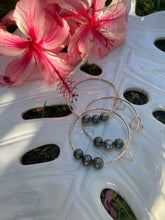 Load image into Gallery viewer, Three Tahitian Pearl Bangle 14g