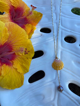 Load image into Gallery viewer, Sunrise Shell necklace