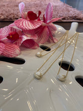 Load image into Gallery viewer, Mother of pearl floating Pikake necklace