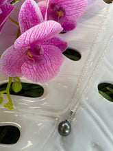 Load image into Gallery viewer, Pineapple Tahitian pearl necklace