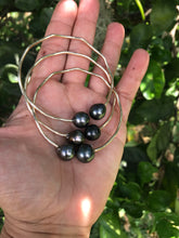 Load image into Gallery viewer, Hala’i closed cuff bangle