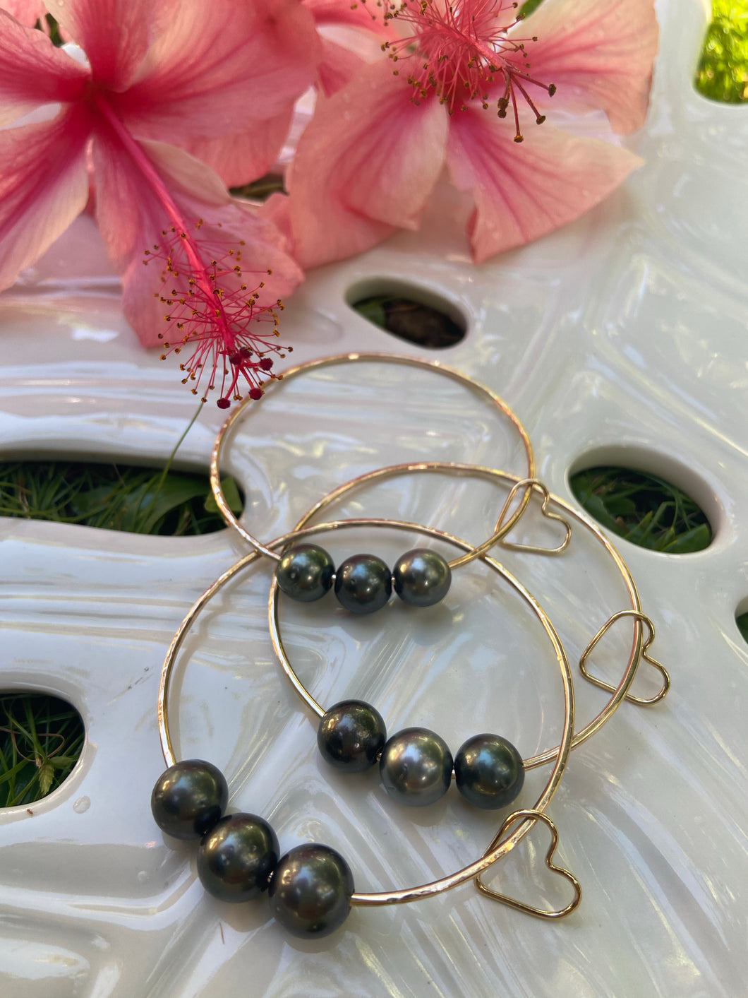 Three Tahitian Pearl Bangle 14g