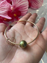 Load image into Gallery viewer, Pistachio Pearl Bangle