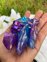 Load image into Gallery viewer, Raw Aura Florite Quartz
