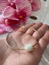 Load image into Gallery viewer, Mother of pearl Pikake bangle