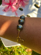 Load image into Gallery viewer, Three Tahitian Pearl Bangle 14g