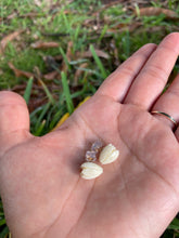 Load image into Gallery viewer, Pikake stud earrings