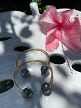 Load image into Gallery viewer, 12 gauge Tahitian pearl cuff GOLD