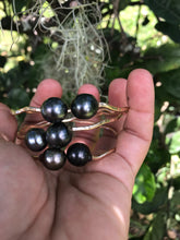 Load image into Gallery viewer, Hala’i closed cuff bangle