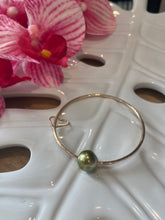 Load image into Gallery viewer, Pistachio Pearl Bangle