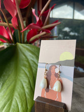 Load image into Gallery viewer, MOP Pikake Earrings