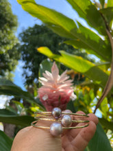 Load image into Gallery viewer, Lush Edison Pearl Bangle 14g