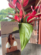 Load image into Gallery viewer, MOP Pikake Earrings