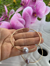 Load image into Gallery viewer, Lush Edison Pearl Bangle 14g