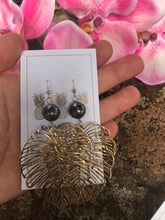 Load image into Gallery viewer, Makaha earrings